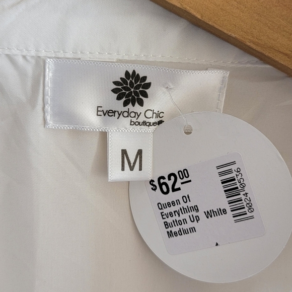 NWT Everyday Chic Boutique | Queen of Everything White Button-Up Blouse Size Med - Picture 4 of 6